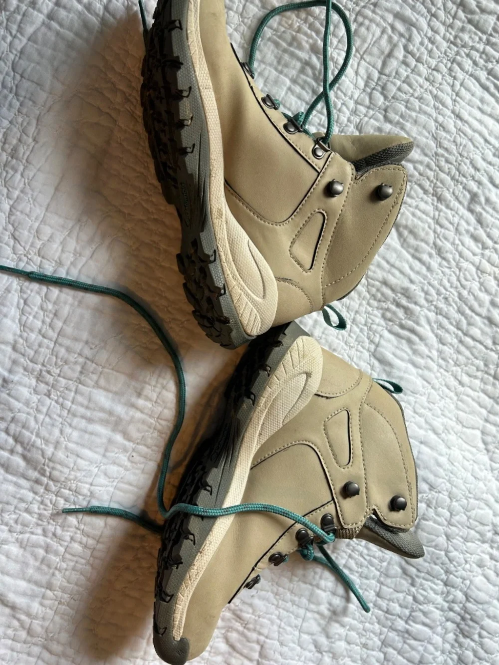 Columbia Hiking books women’s 7